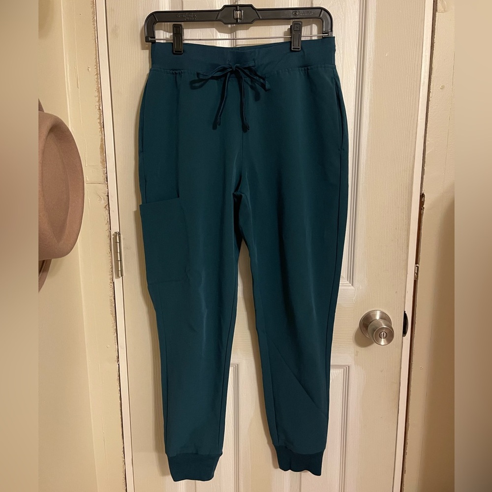 Mandala Scrubs, Pants
• High Waisted Joggers 
• Caribbean Blue
• XS Petite